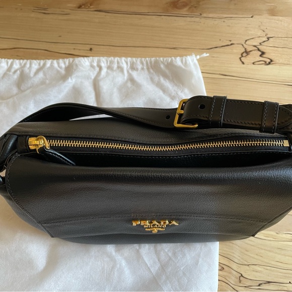 Milano Prada Leather Shoulder Bag with Authentication Card - Picture 5 of 14